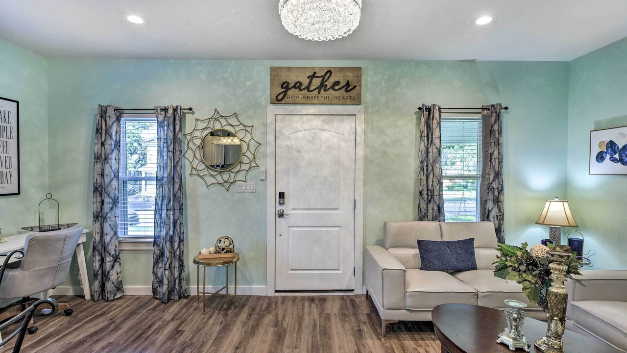 Photo of Livingroom in Central Arlington