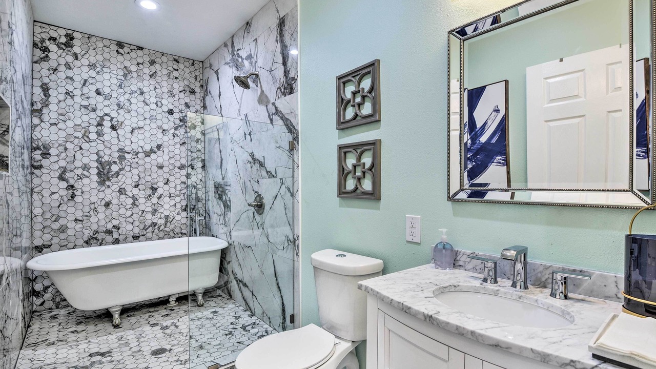 Photo of Bathroom in Central Arlington