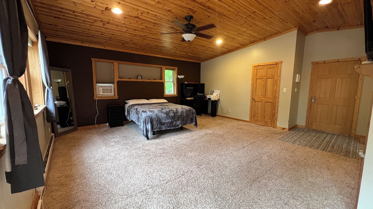 Photo of Bedroom in Crawford County