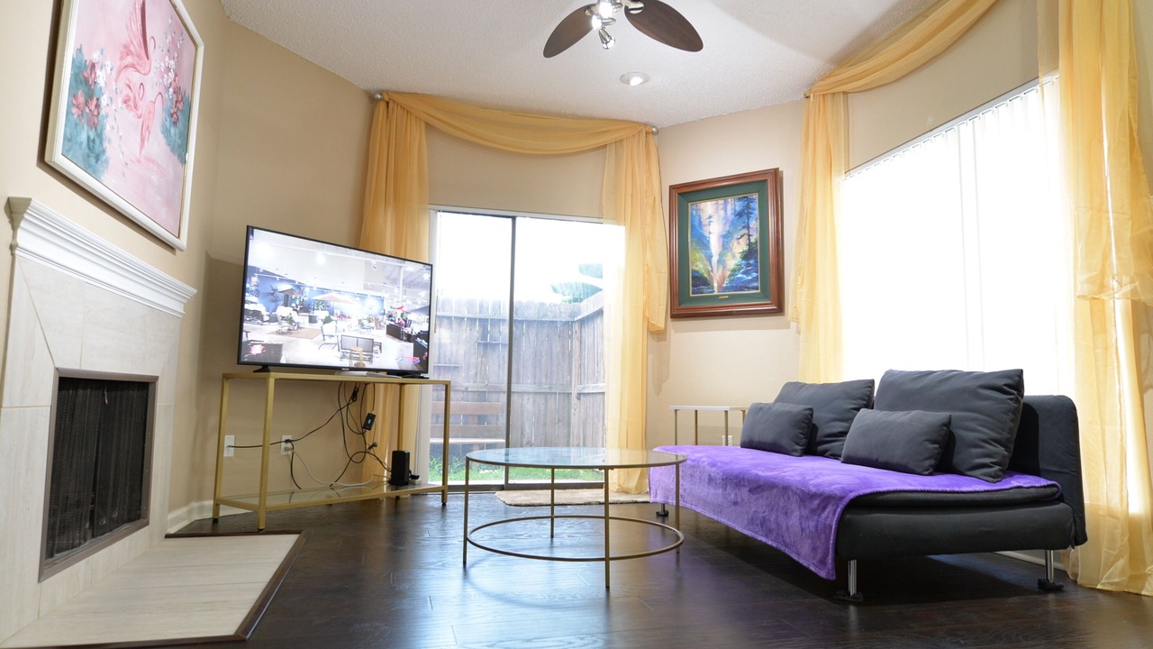 Photo of Livingroom in Westchase