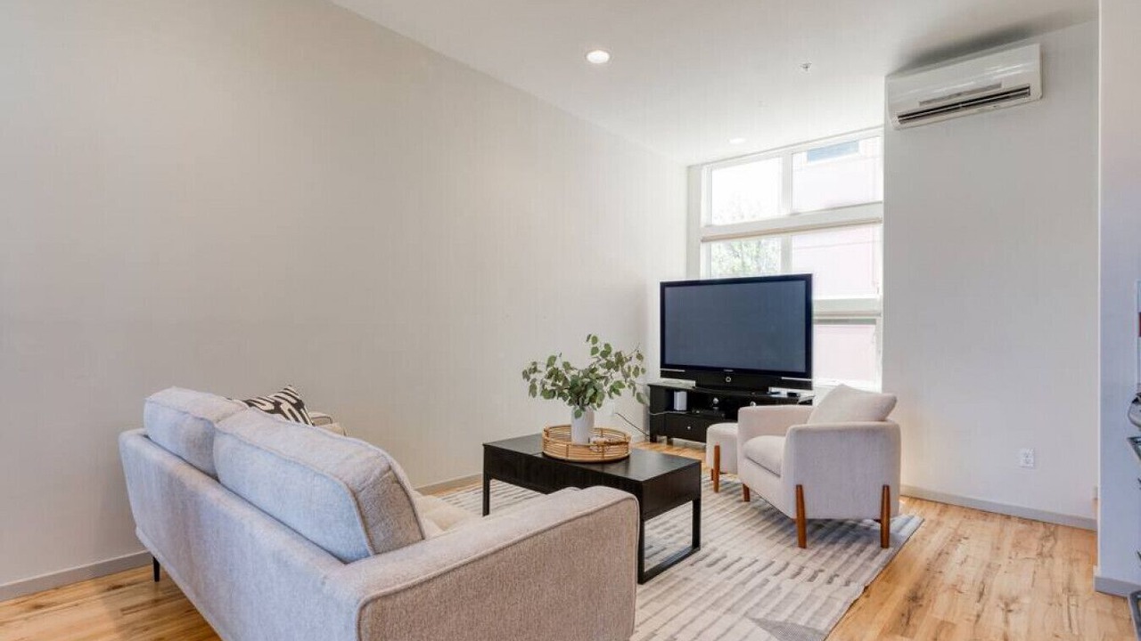 Photo of Livingroom in Loyal Heights