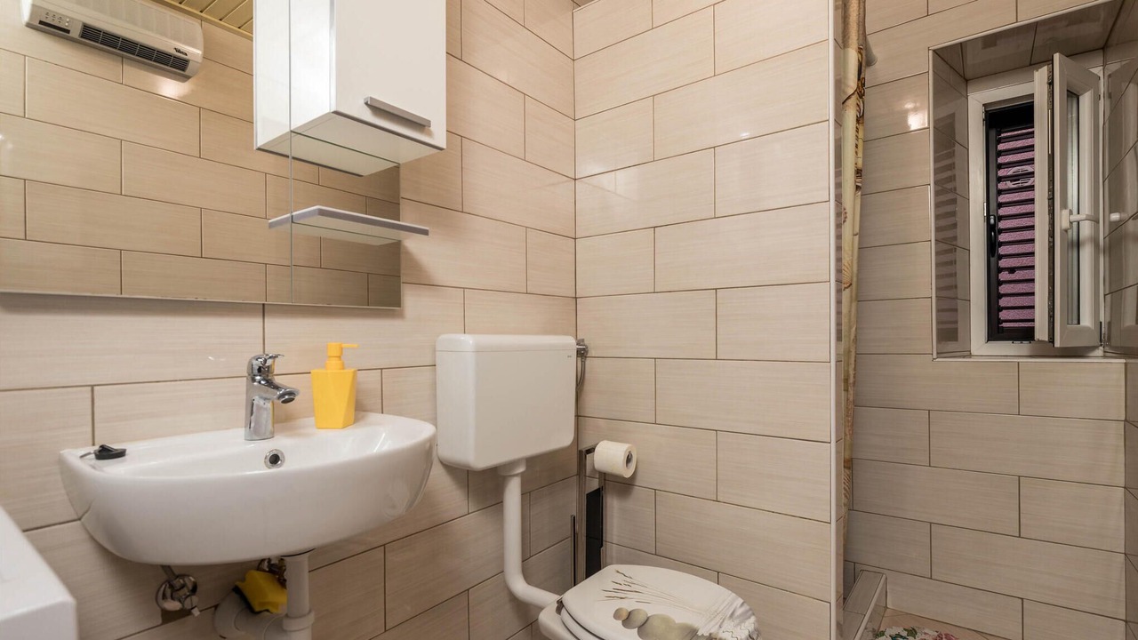 Photo of Bathroom in Susak