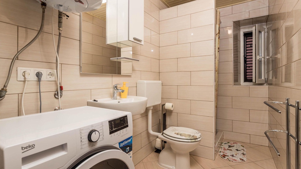 Photo of Bathroom in Susak