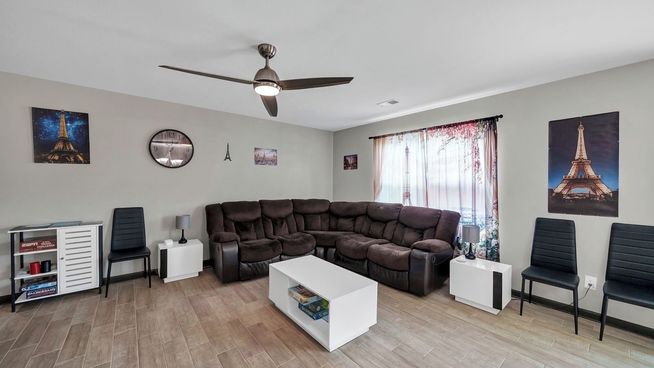 Photo of Livingroom in Lexington