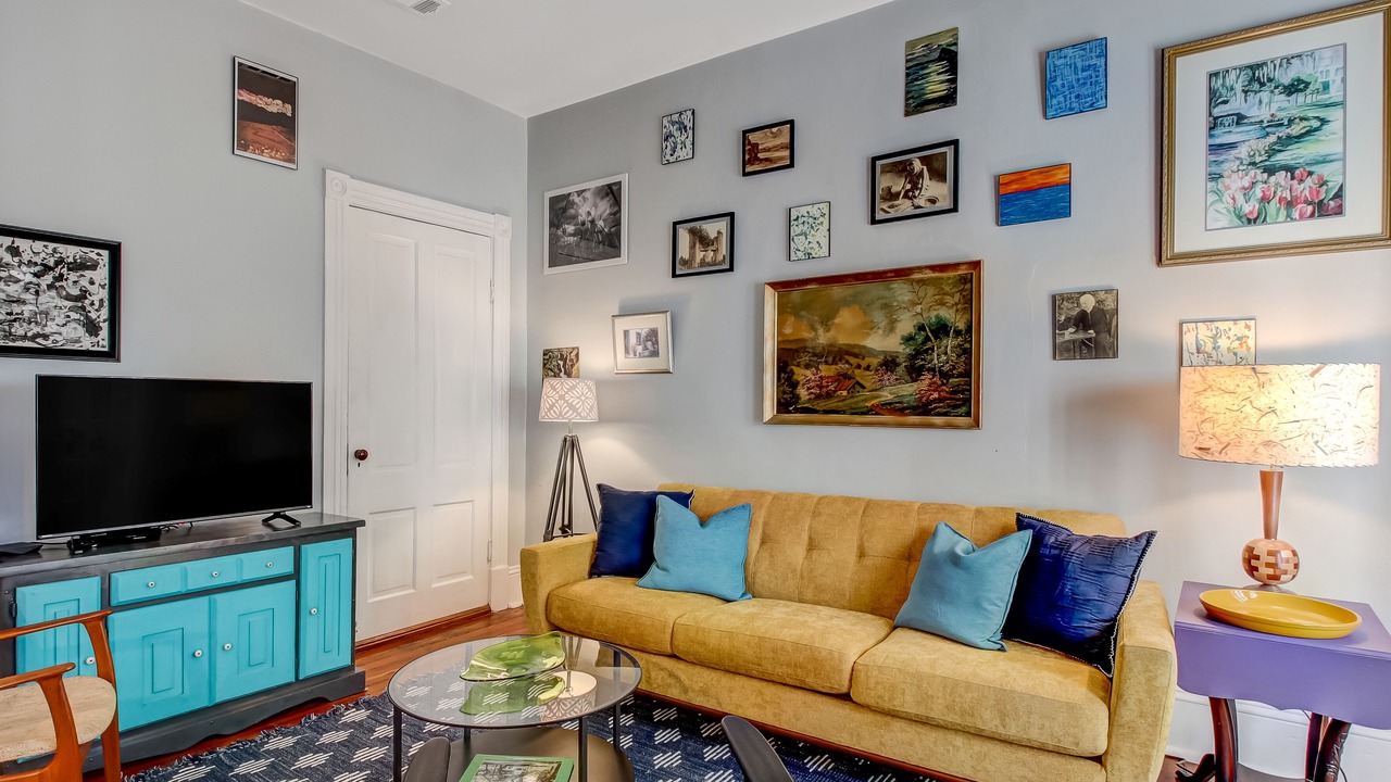 Photo of Livingroom in Thomas Square