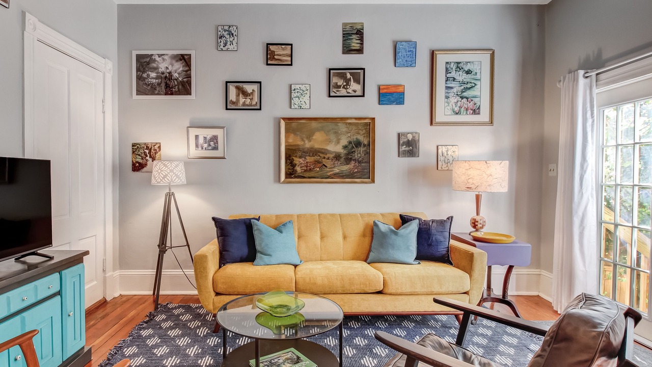 Photo of Livingroom in Thomas Square