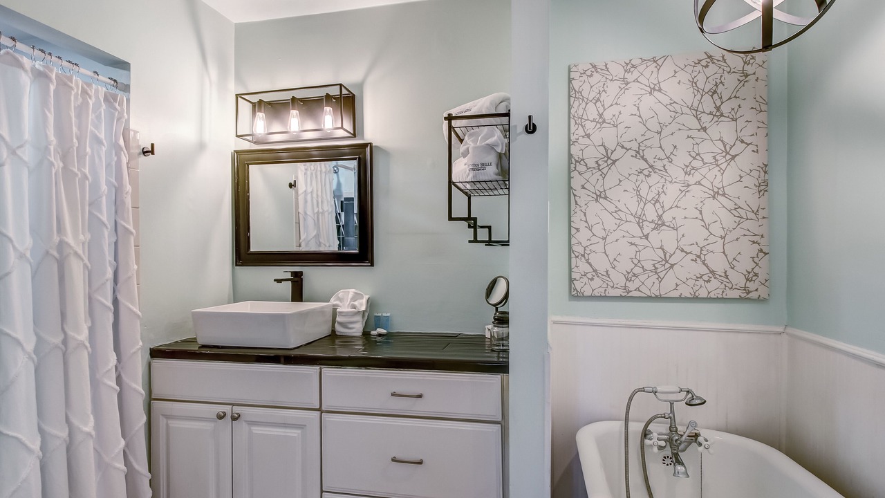 Photo of Bathroom in Thomas Square