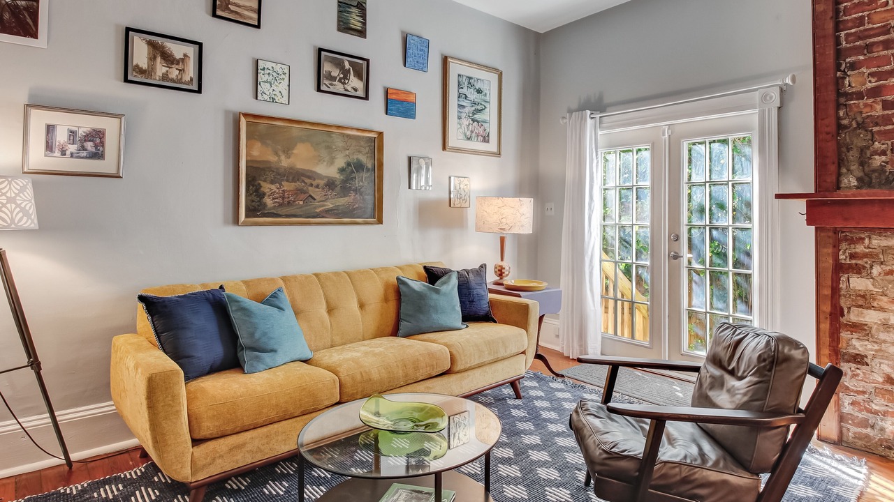 Photo of Livingroom in Thomas Square