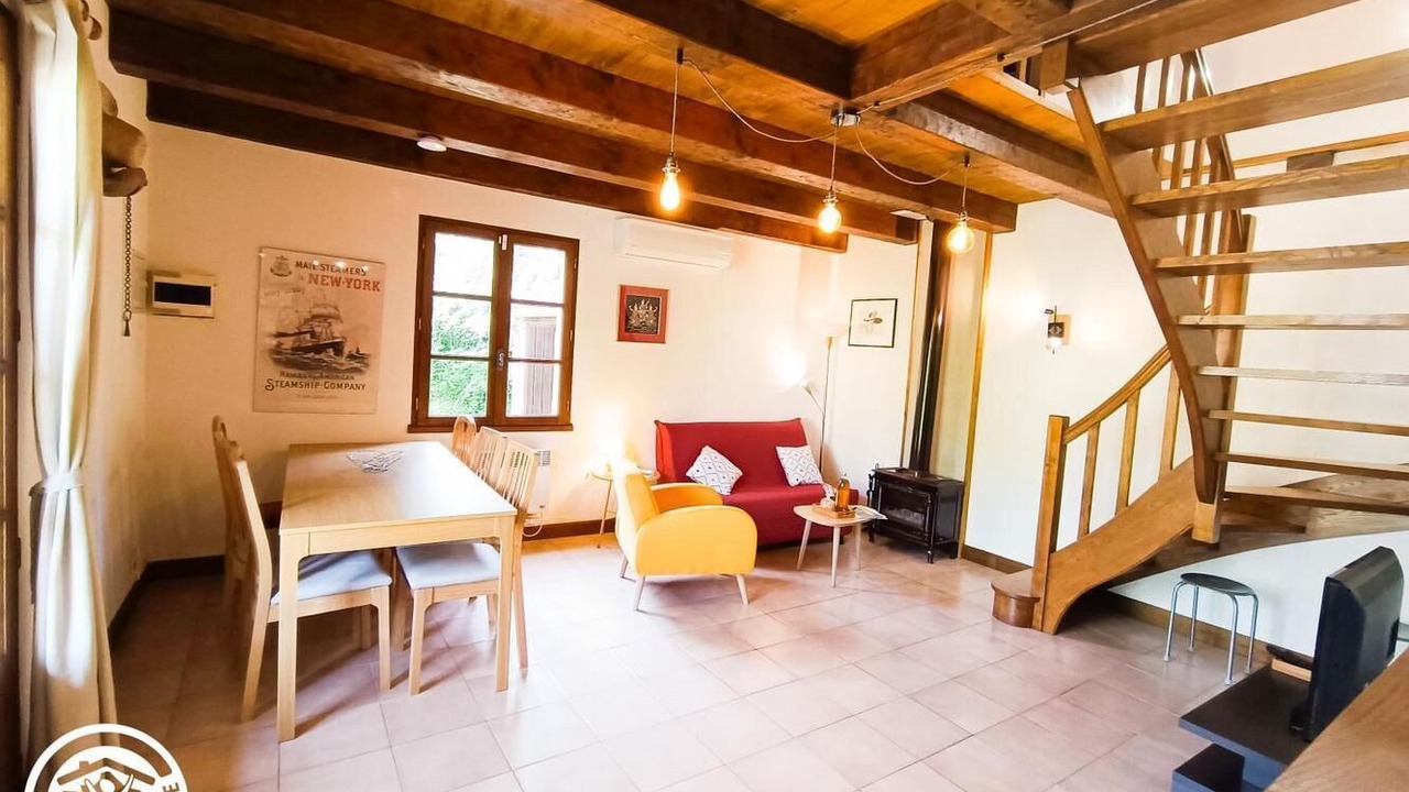 Photo of Livingroom in Frayssinet-le-Gelat