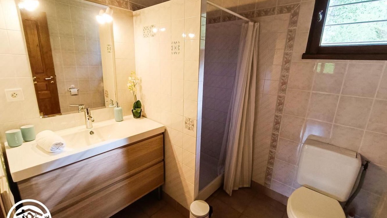 Photo of Bathroom in Frayssinet-le-Gelat