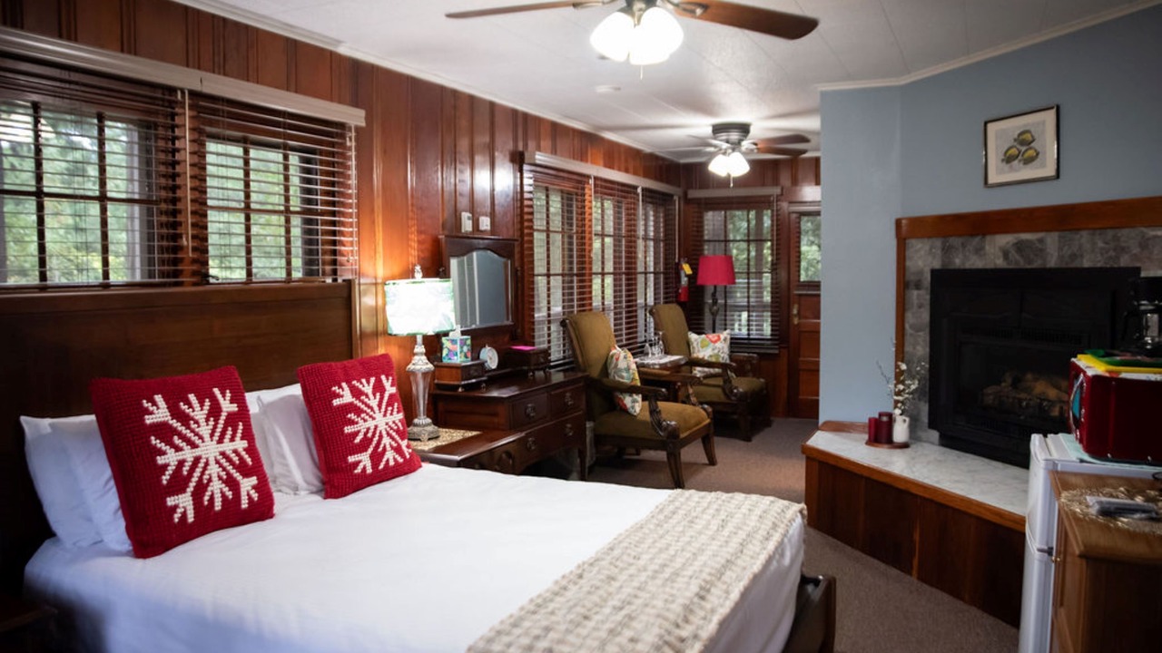 Photo of Bedroom in Myers Flat