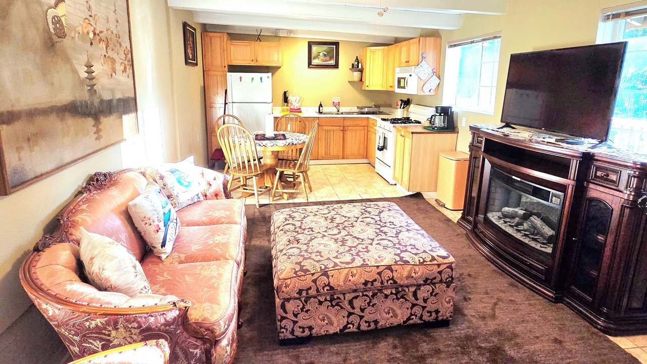 Photo of Livingroom in Myers Flat
