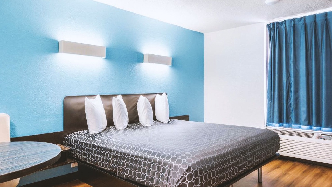 Photo of Bedroom in Beeville