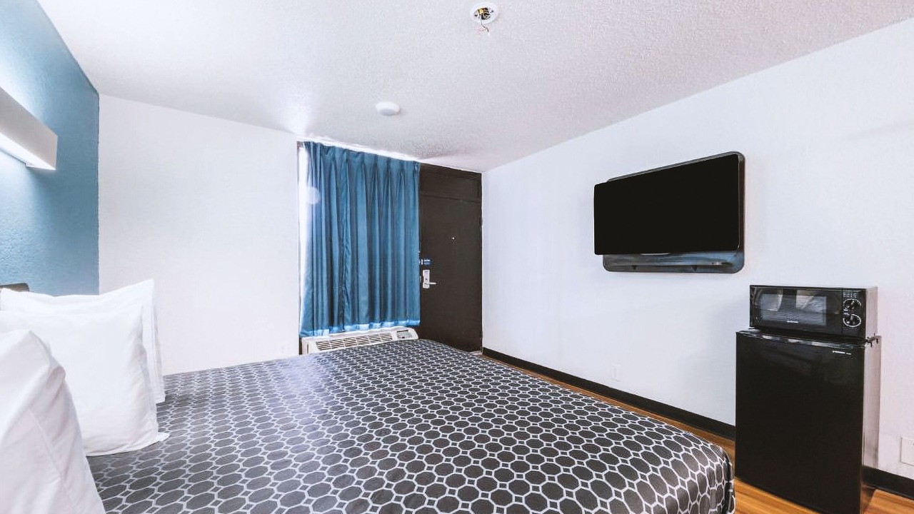 Photo of Bedroom in Beeville