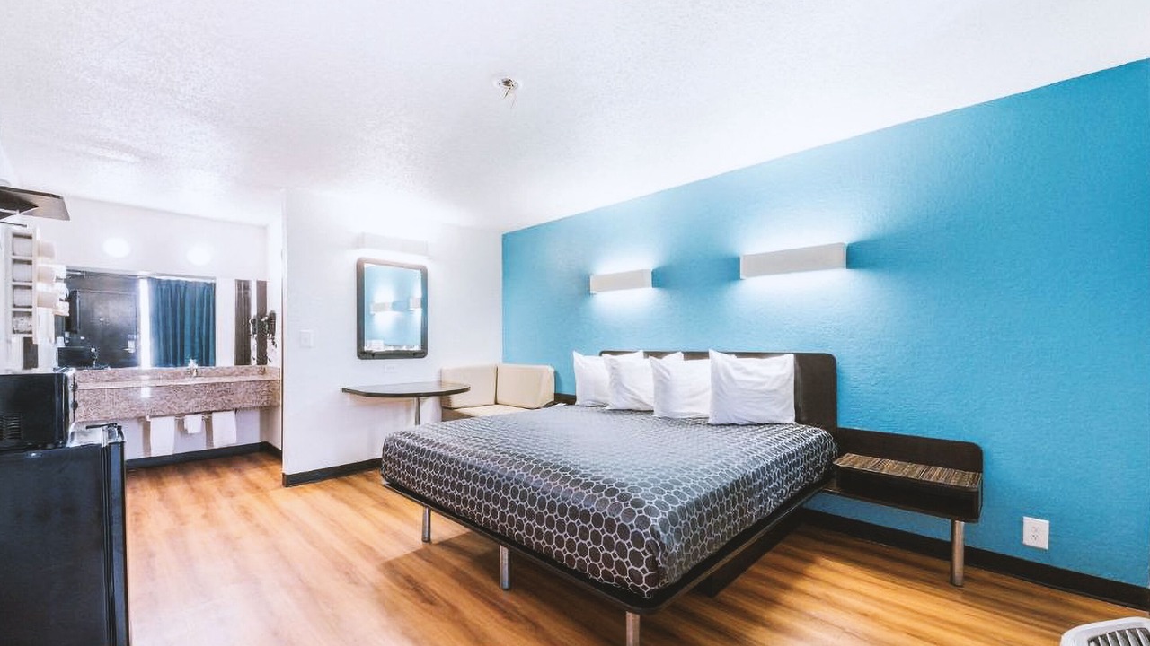 Photo of Bedroom in Beeville