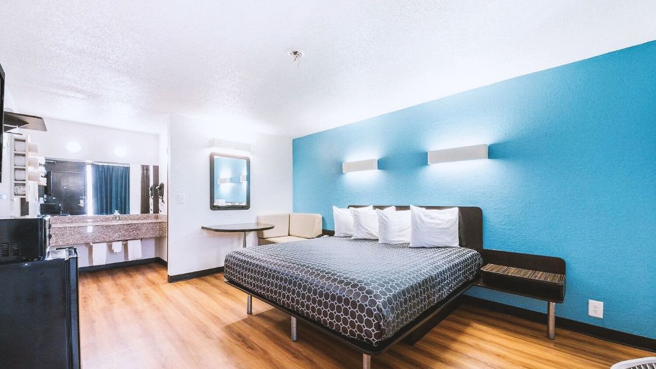 Photo of Bedroom in Beeville