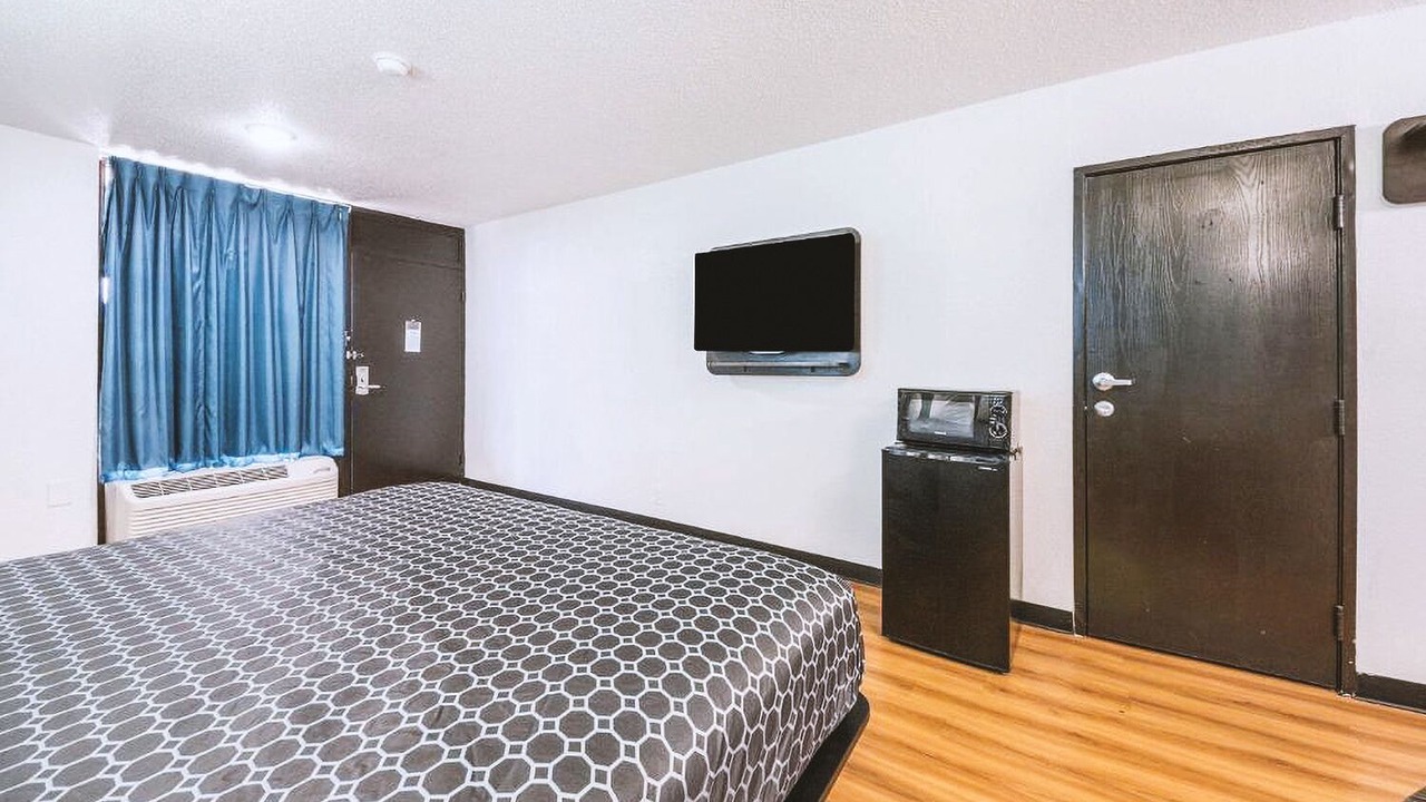 Photo of Bedroom in Beeville