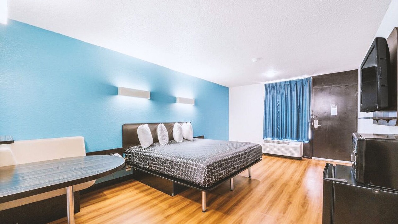 Photo of Bedroom in Beeville
