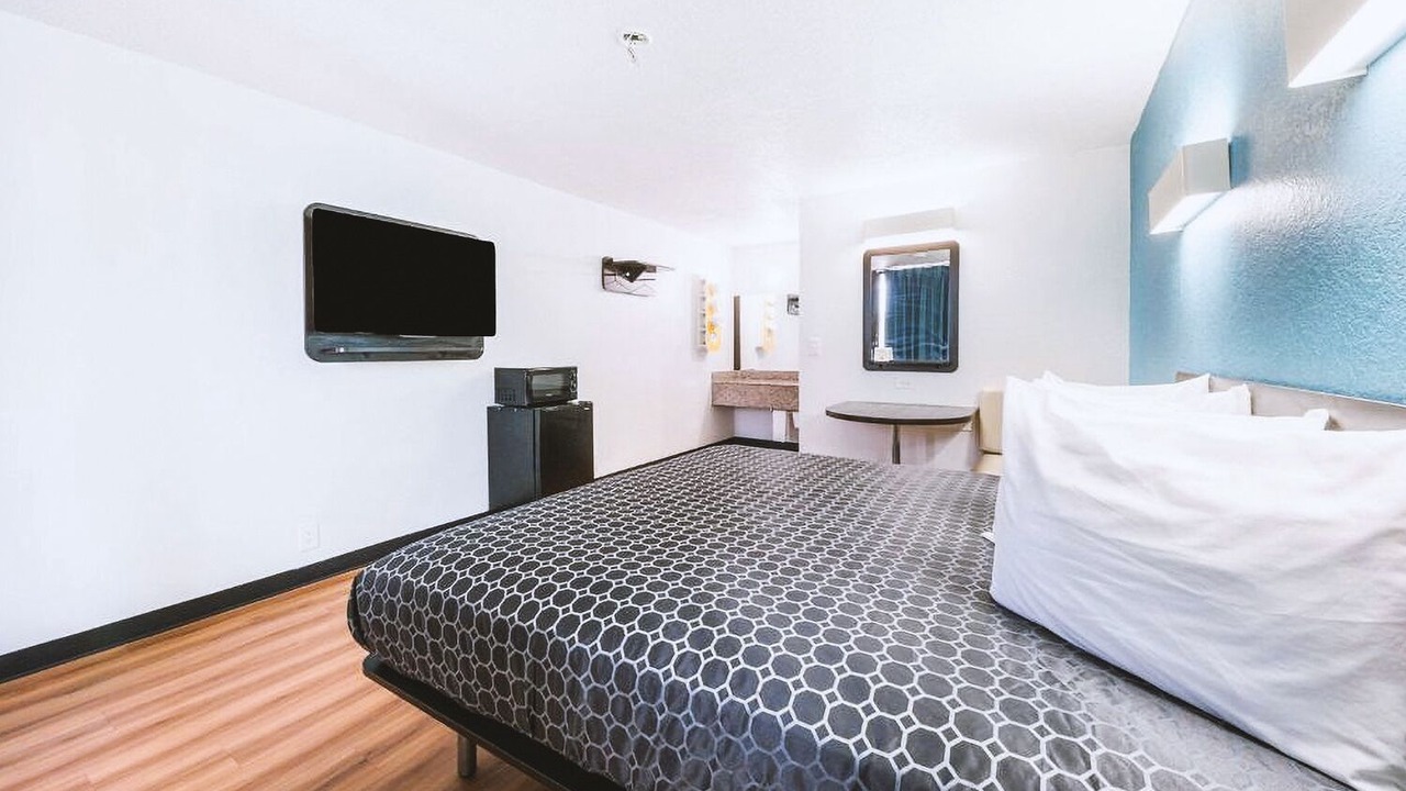 Photo of Bedroom in Beeville