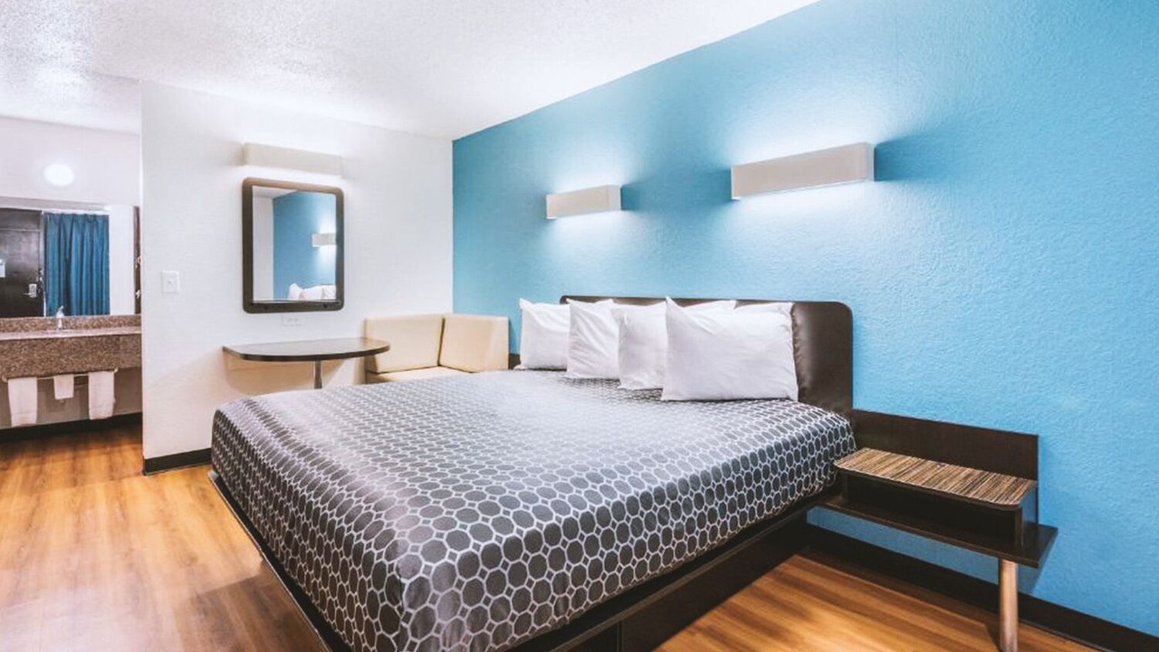 Photo of Bedroom in Beeville