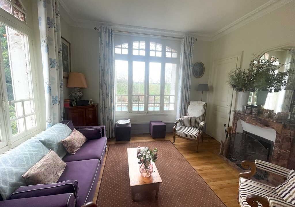 Photo of Livingroom in Saint-Jean-d'Asse