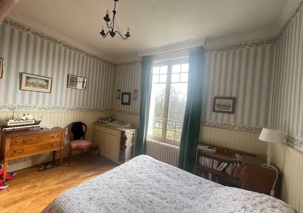 Photo of Bedroom in Saint-Jean-d'Asse