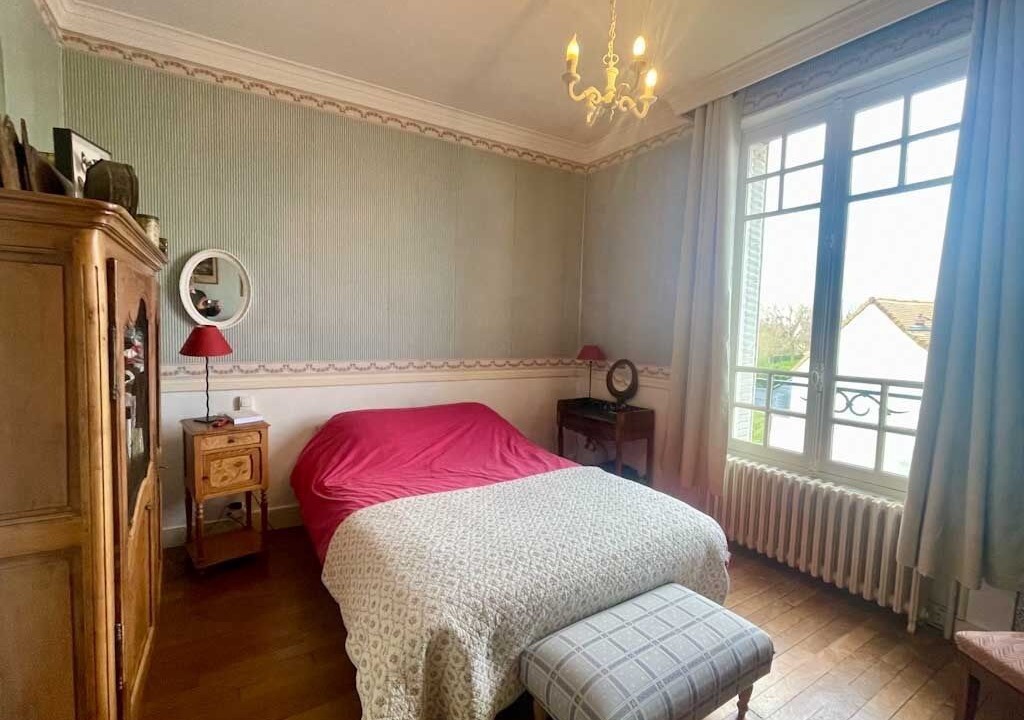 Photo of Bedroom in Saint-Jean-d'Asse