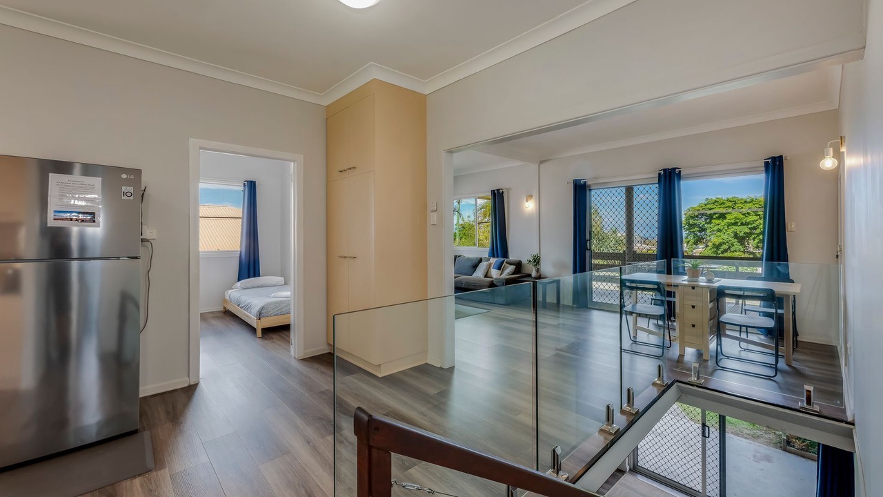 Photo of Others in Elliott Heads