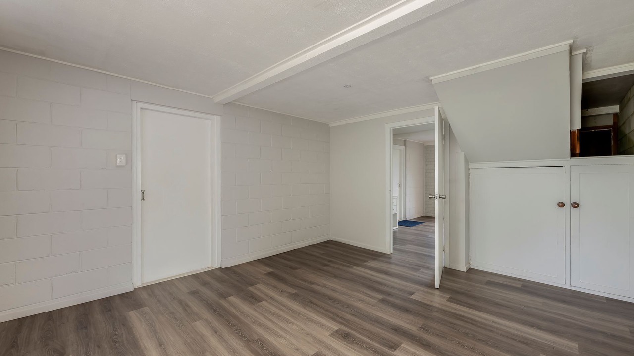 Photo of Others in Elliott Heads