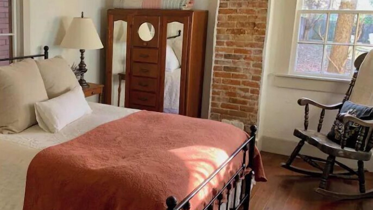 Photo of Bedroom in Lake Forest Estates