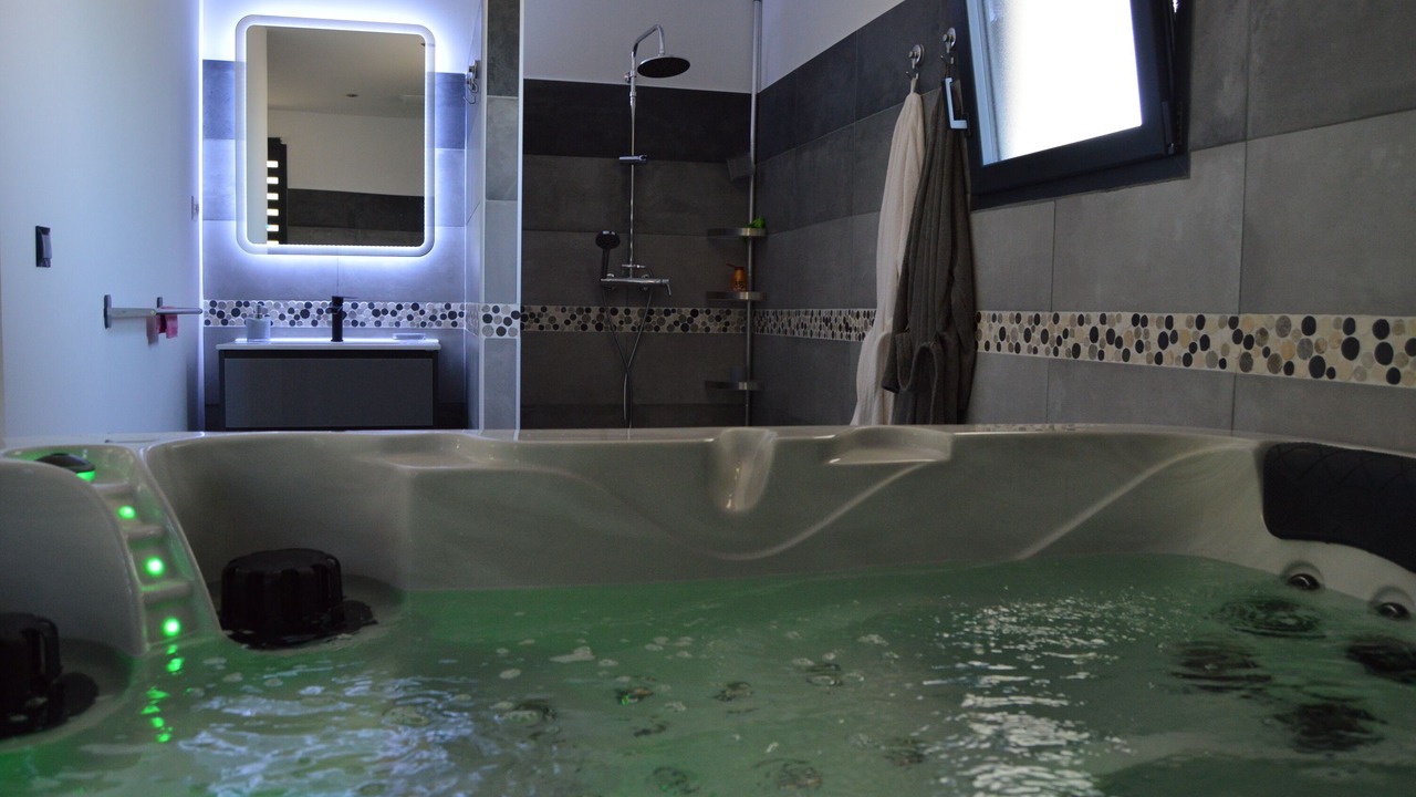 Photo of Bathroom in Flaux