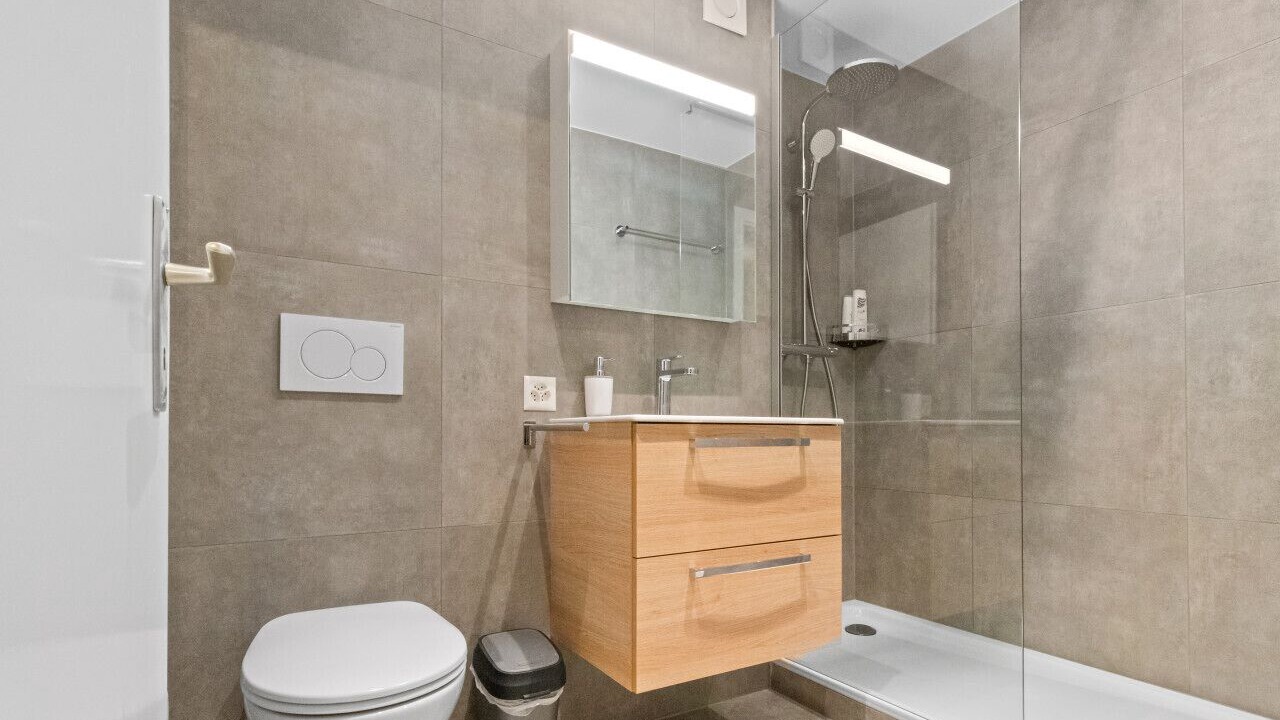 Photo of Bathroom in Lens