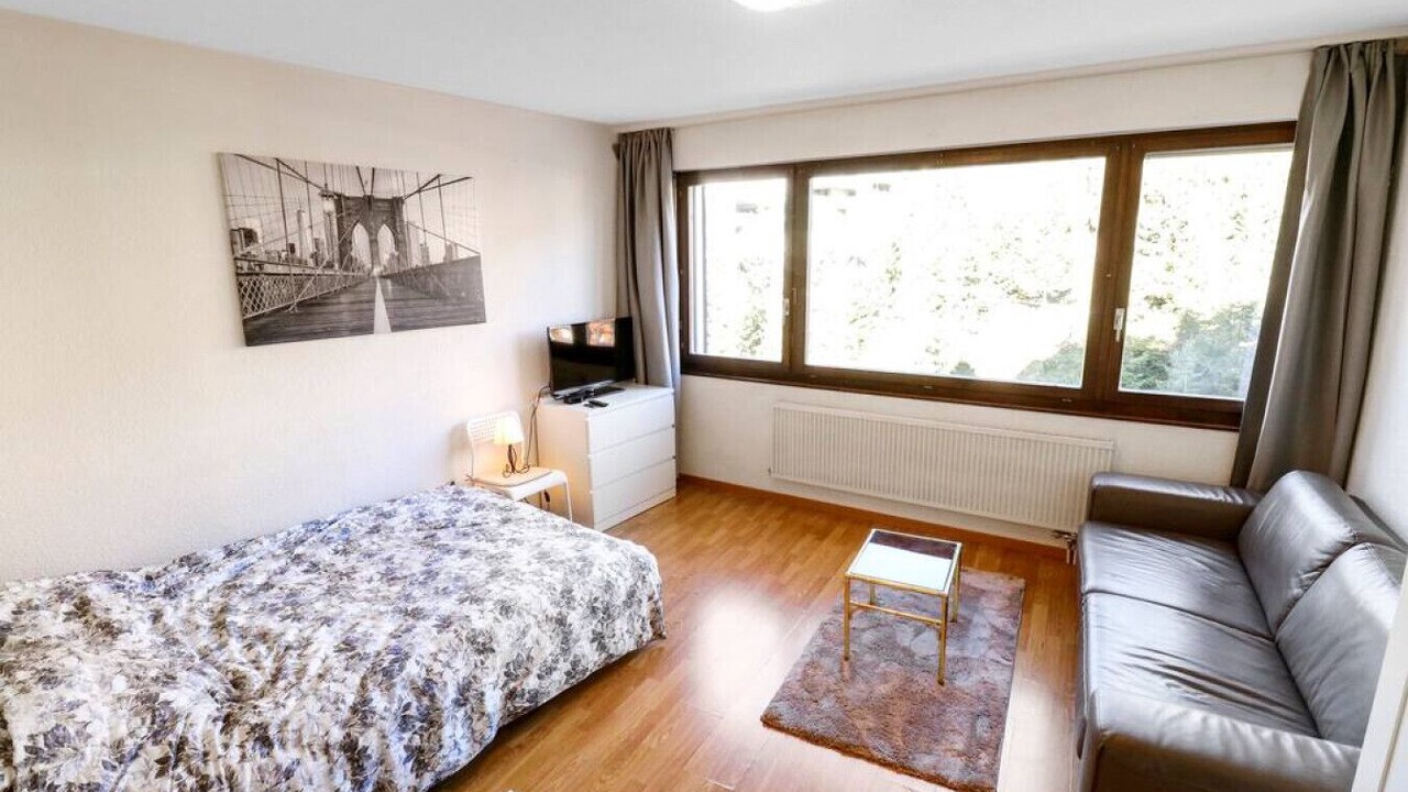 Photo of Bedroom in Lens