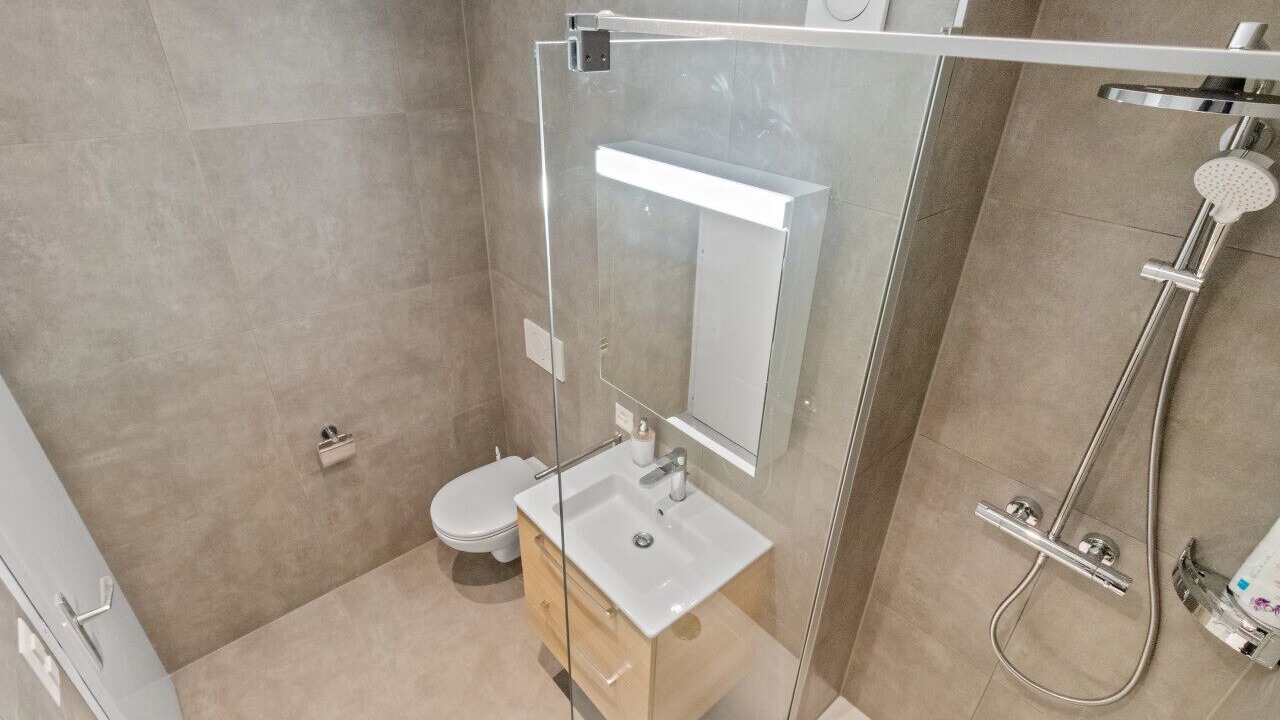 Photo of Bathroom in Lens