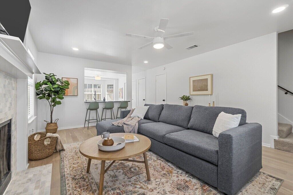 Photo of Livingroom in East Riverside - Oltorf