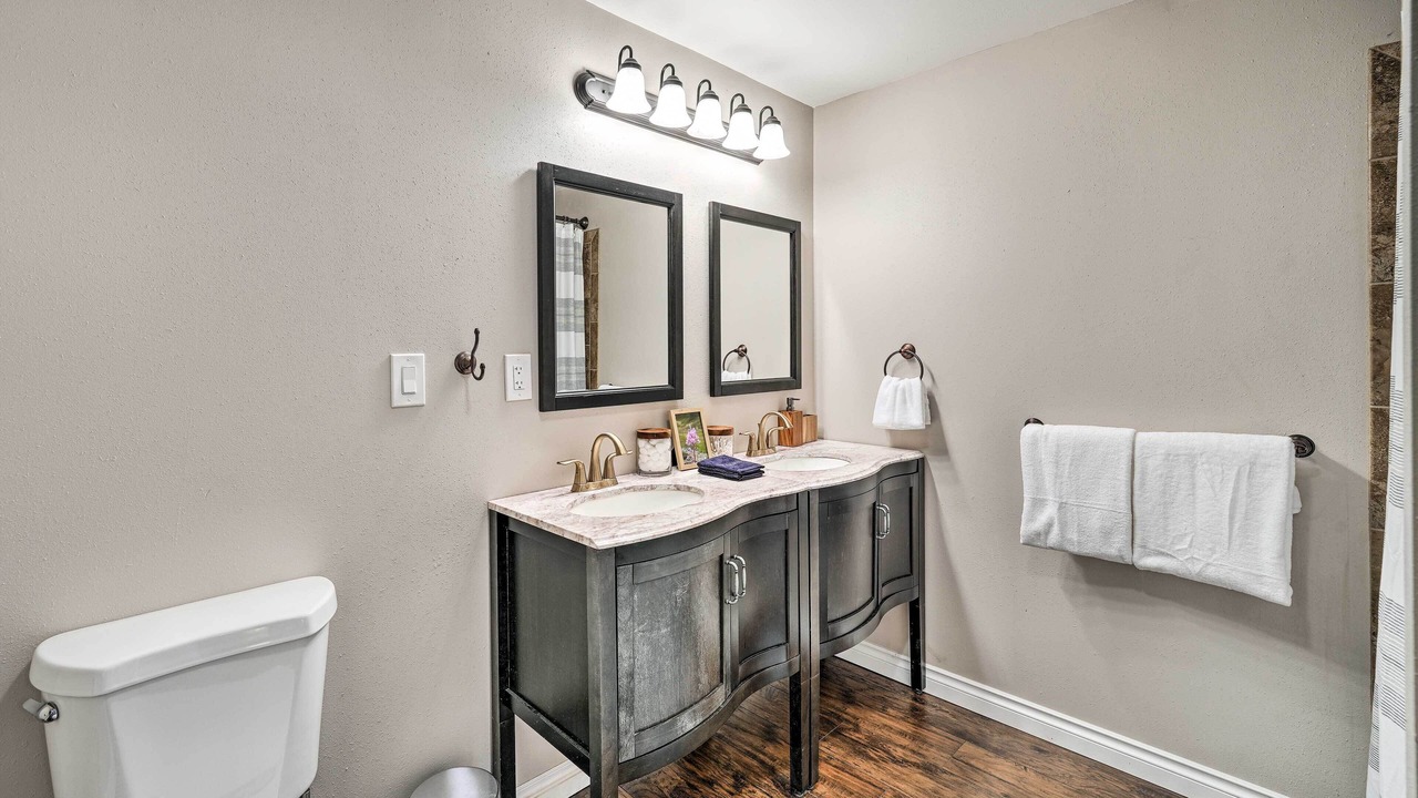 Photo of Bathroom in Concrete