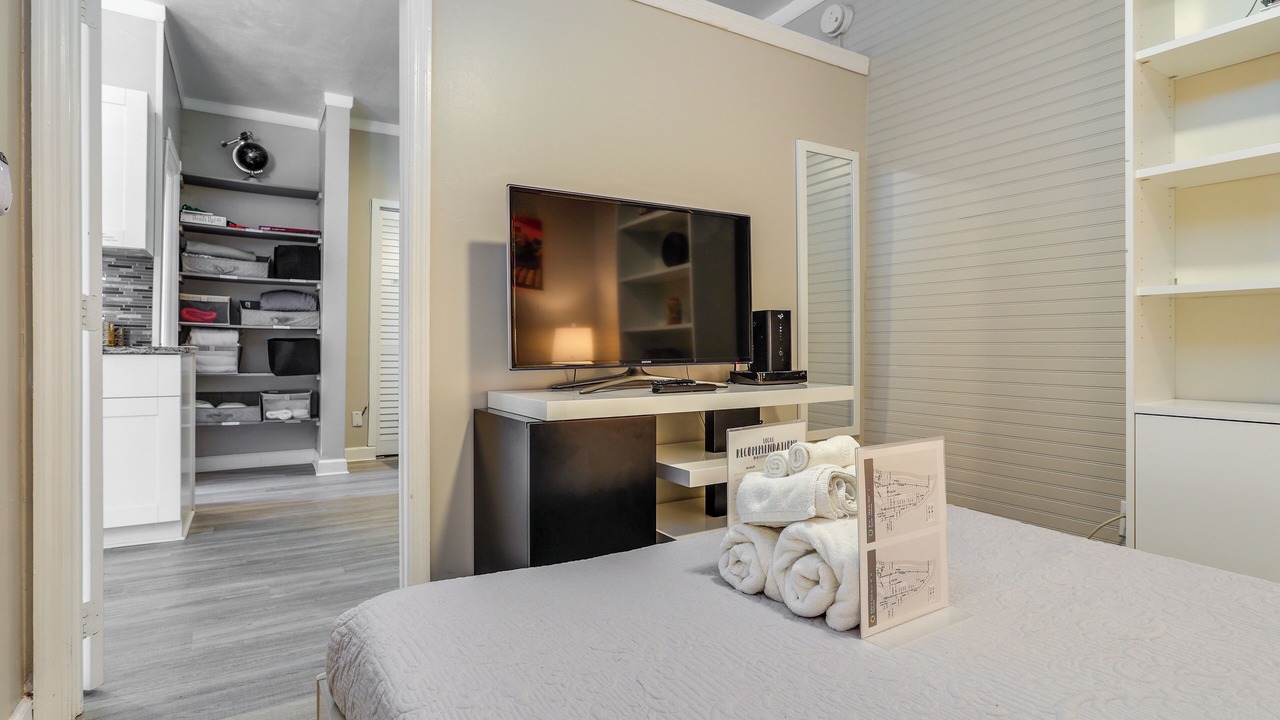 Photo of Bedroom in Mid Beach