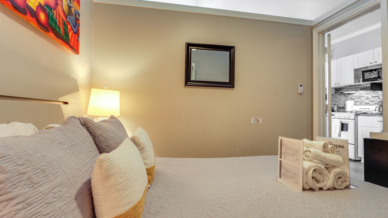 Photo of Bedroom in Mid Beach