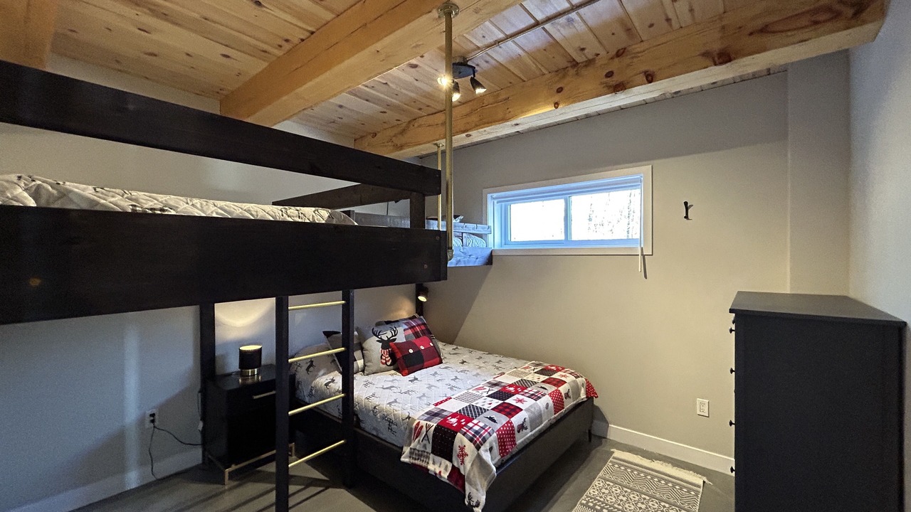 Photo of Bedroom in Les Collines-de-l'Outaouais Regional County Municipality