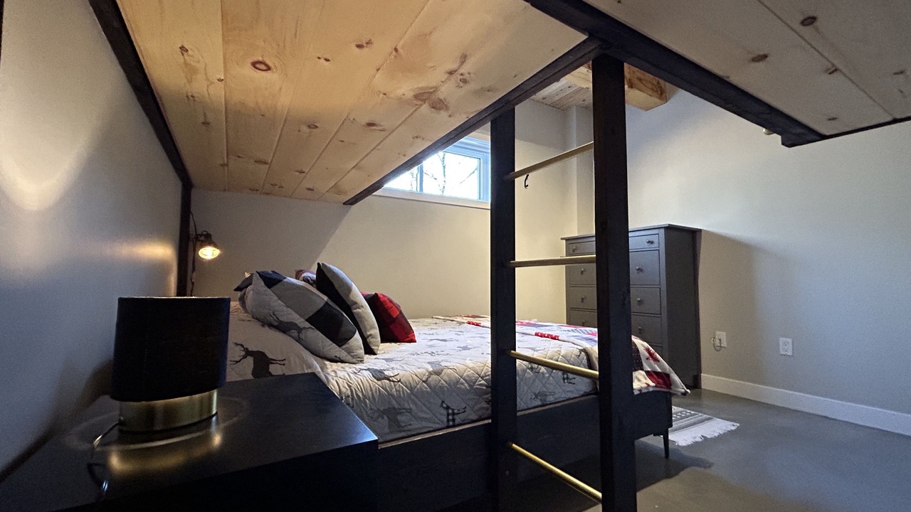 Photo of Bedroom in Les Collines-de-l'Outaouais Regional County Municipality
