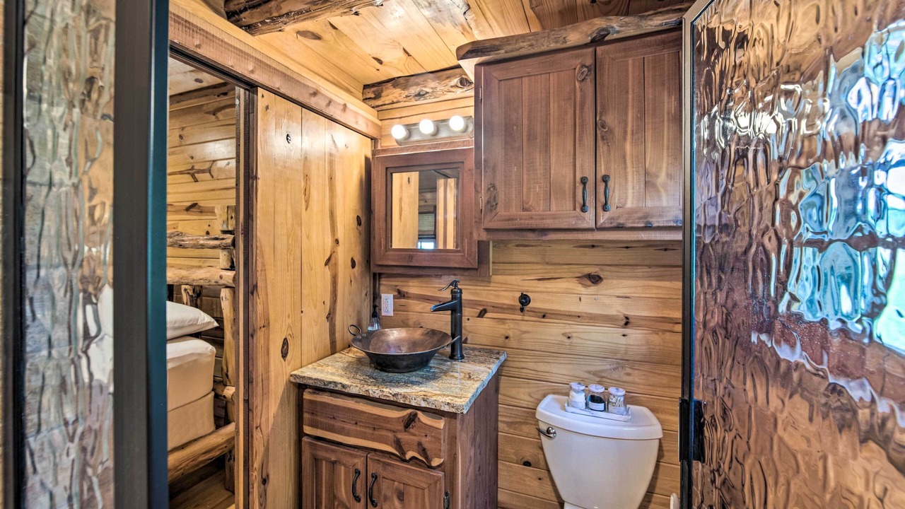 Photo of Bathroom in Edom