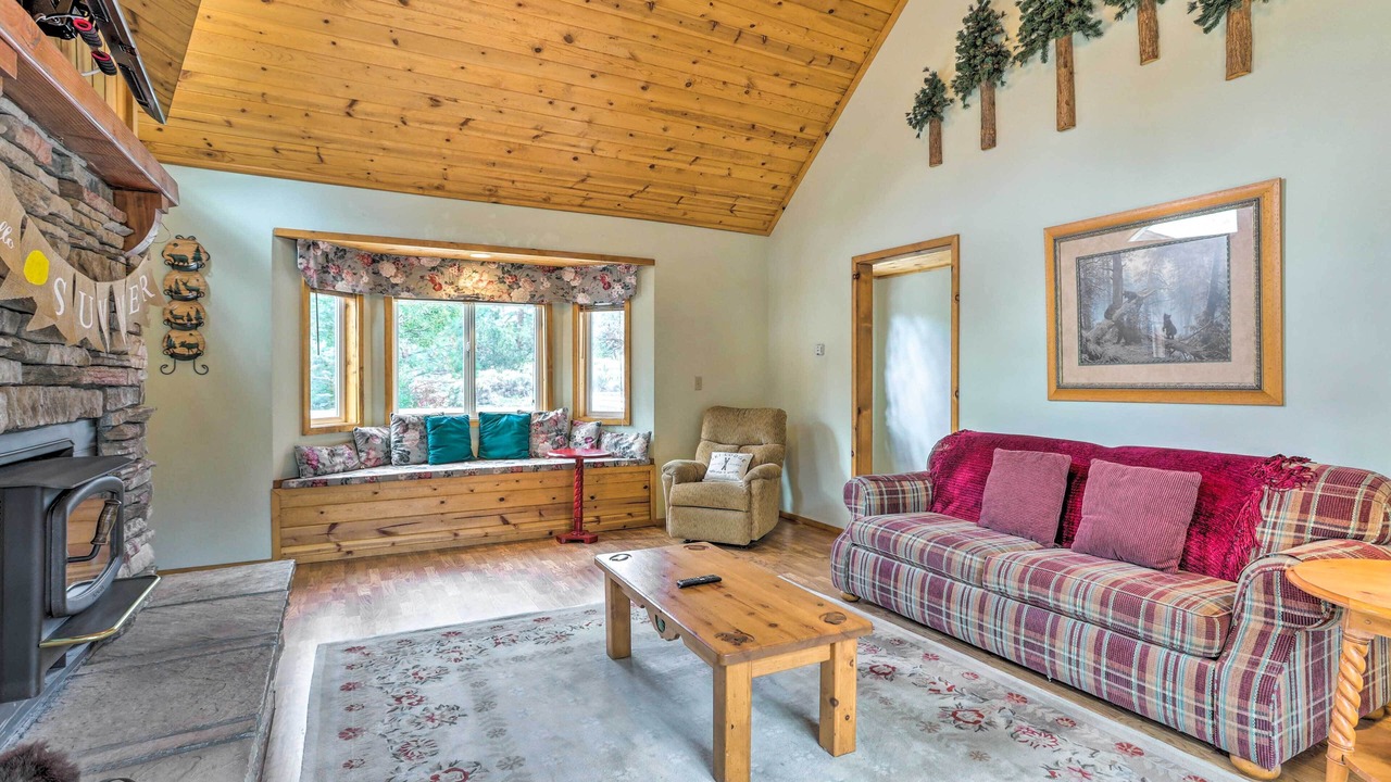 Photo of Livingroom in Whispering Forest