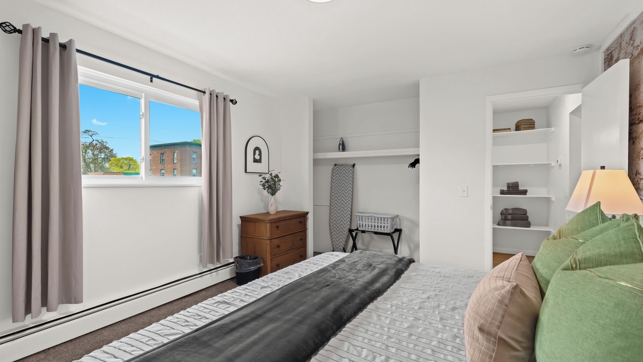Photo of Bedroom in Mount Clemens