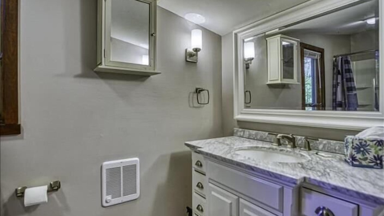 Photo of Bathroom in Old Timberline