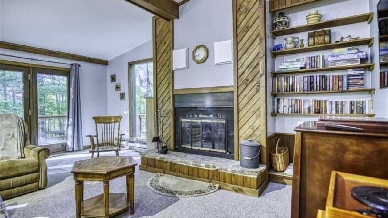 Photo of Livingroom in Old Timberline