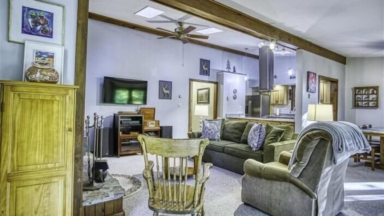 Photo of Livingroom in Old Timberline