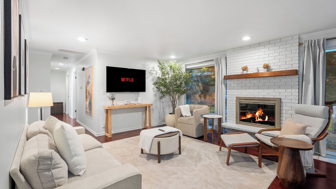 Photo of Livingroom in Education Hill