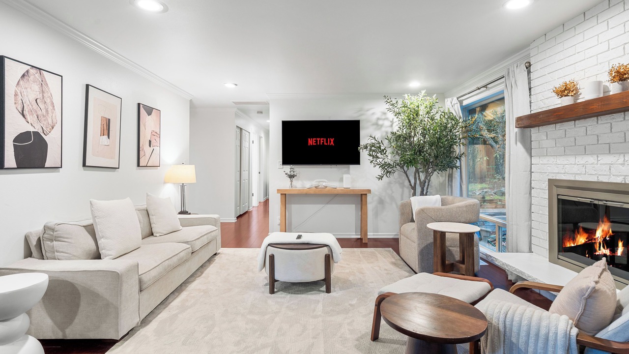 Photo of Livingroom in Education Hill