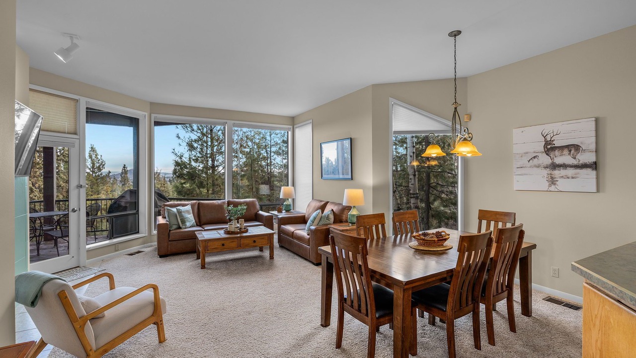 Photo of Livingroom in Century West
