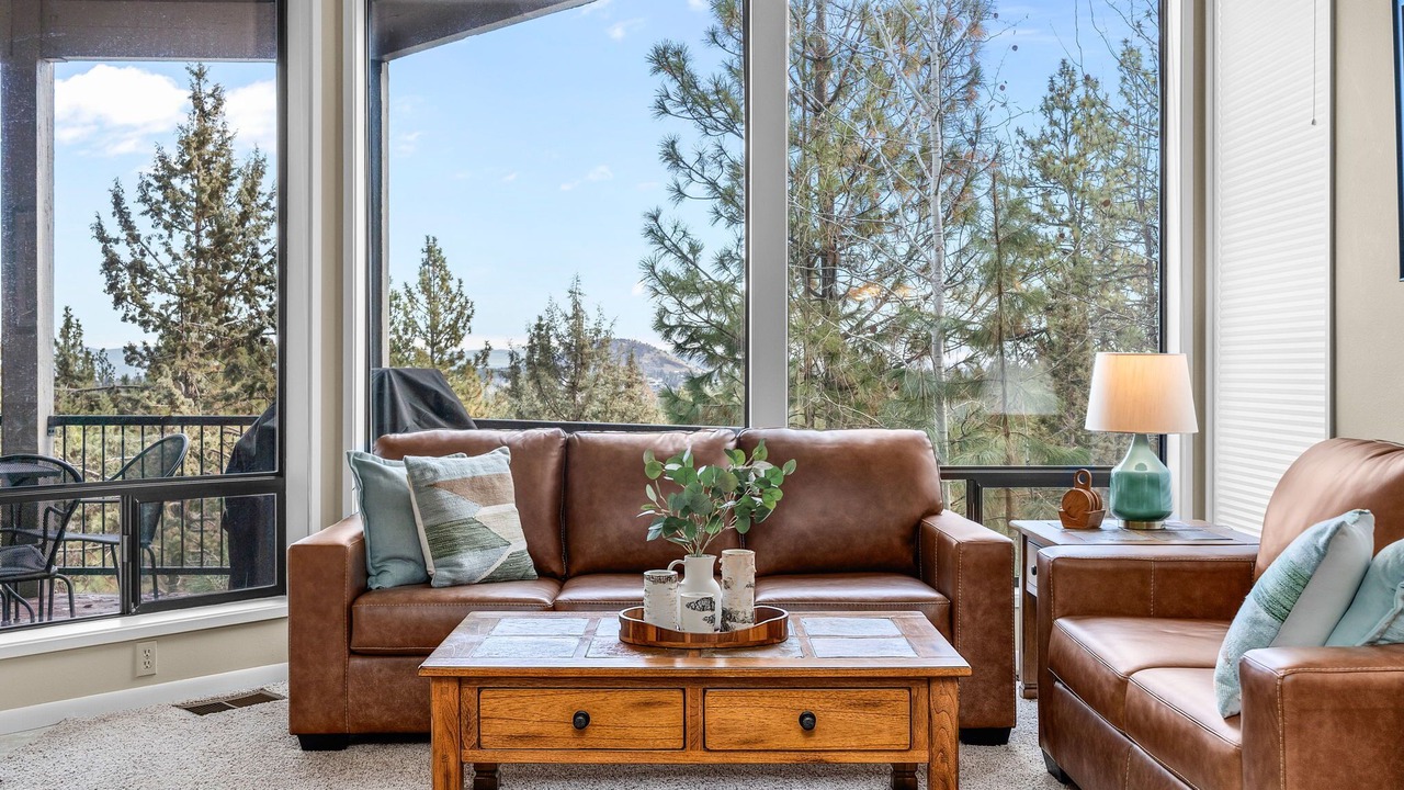 Photo of Livingroom in Century West